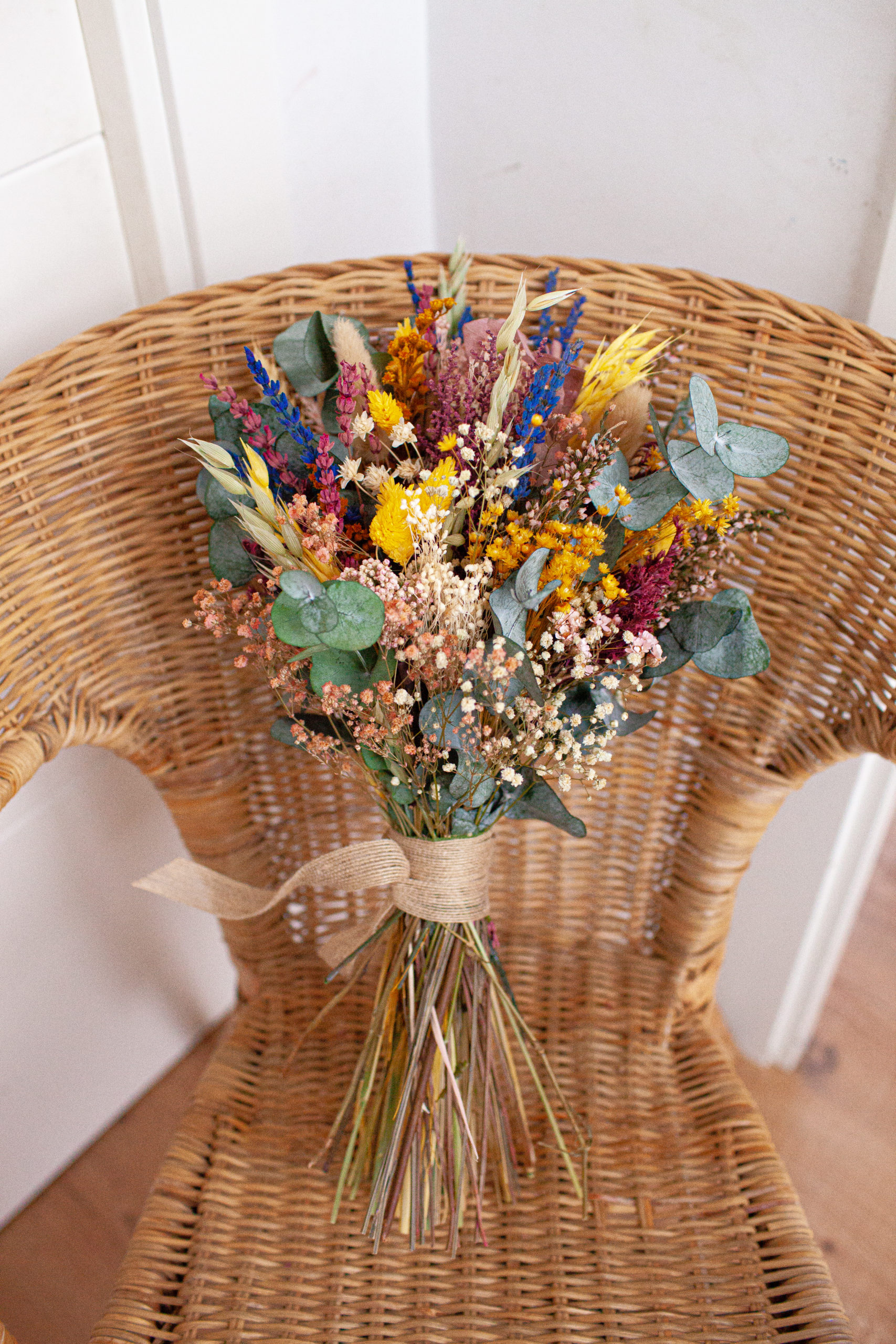 Ramo De Flores Preservadas Con Toques Rosa eucaliptus Y Flores Silvestres 